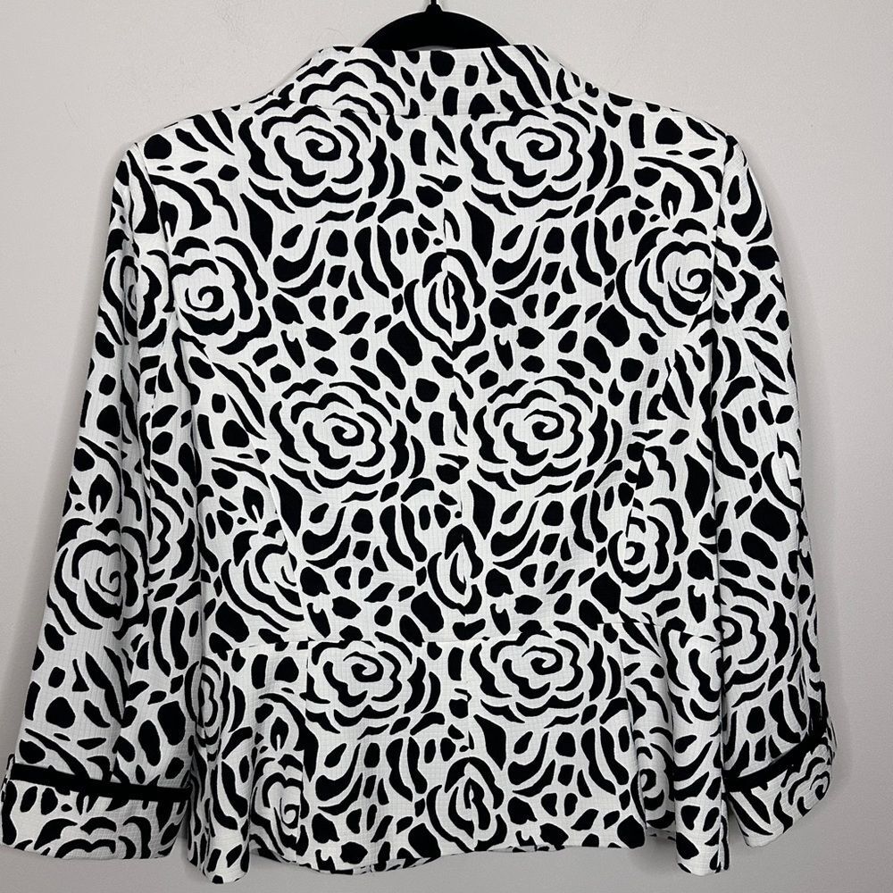 Kim Rogers Blazer. Size: 10 - Picture 2 of 7